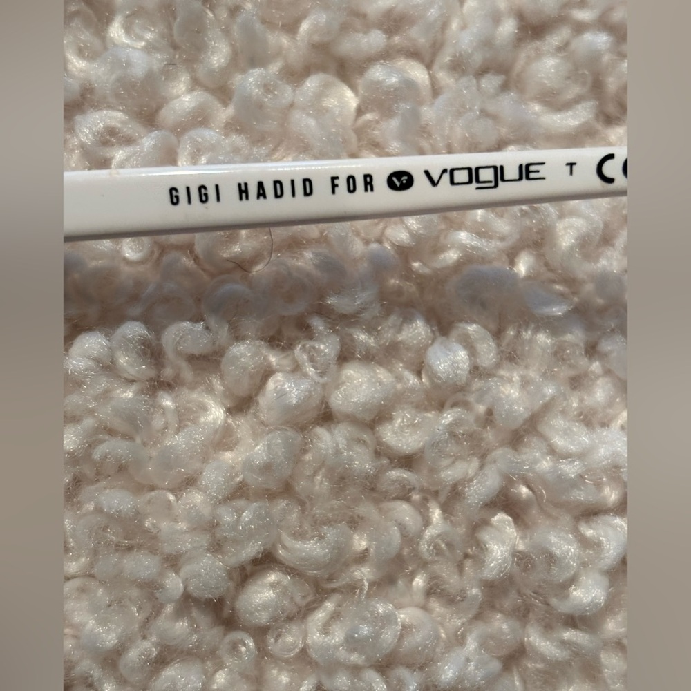 VOGUE Sunglasses - Picture 7 of 12
